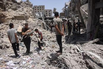 استشهاد 15فلسطينيا في قصف العدو الصهيوني خيام النازحين بمواصي خان يونس