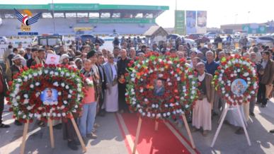 قيادة وموظفو قطاع النظافة بأمانة العاصمة يزورون أضرحة الشهداء الصماد والرهوي والغماري