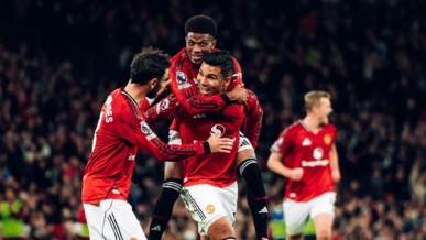 الدوري الإنجليزي.. تشيلسي يسقط في عقر داره أمام سندرلاند ومانشستر يونايتد يواصل انتفاضته الدوري الإنجليزي.. تشيلسي يسقط في عقر داره أمام سندرلاند ومانشستر يونايتد يواصل انتفاضته