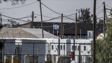 نقل الأسرى فلسطينيين إلى سجني "كتسيعوت" و"عوفر" الصهيونيين تمهيدا للأفراج عنهم