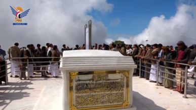 محافظ عمران يزور ضريح شهيد القرآن بمديرية مران بصعدة