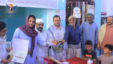 تكريم ثلاثة من حفاظ القرآن الكريم بمركز الرحمن بمسجد الإرشاد في الحديدة