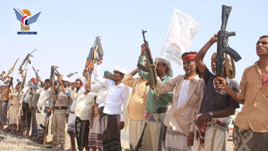 وقفة مسلحة لقبائل يفاعة بالحديدة دعماً لفلسطين وإشهاراً لميثاق الشرف