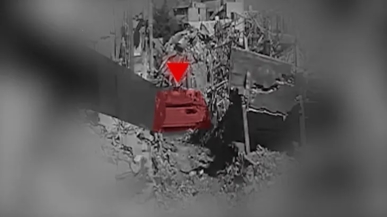 "القسام" تستهدف ناقلة جند وموقع قيادة صهيوني في دير البلح ورفح