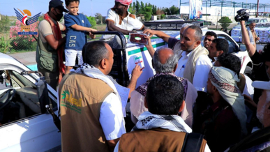 محافظ الحديدة يدشن مشروعي توزيع زكاة التمور ووجبات الافطار الرمضانية