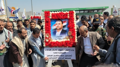 قيادة وموظفو وزارة الشؤون الاجتماعية والعمل يزورون أضرحة الشهداء