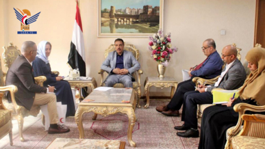 وزير الخارجية يتسلّم أوراق تعيين الرئيس الجديد لبعثة الاتحاد الدولي لجمعيات الصليب والهلال الأحمر