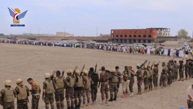 وقفة قبلية مسلحة لأبناء مدينة الحديدة لإعلان النفير نصرة لفلسطين