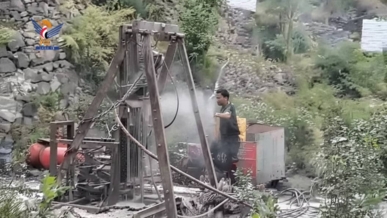 ضبط حفّار مخالف وردم أربعة آبار يدوية في إب