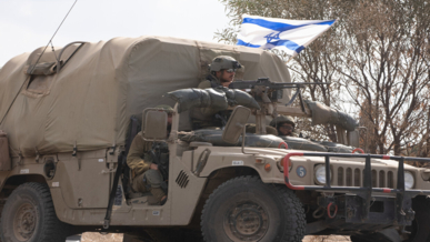 جيش العدو الصهيوني يصدر أوامر إخلاء في خانيونس ومستوطنون يعتدون على نشطاء أجانب 