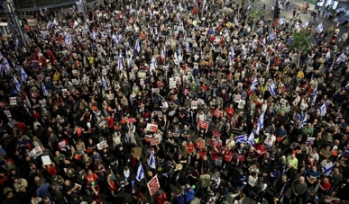 إصابة خمسة متظاهرين صهاينة بعملية دهس نفذها مؤيد لنتنياهو