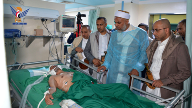 مفتي الديار اليمنية ووكيلا وزارة الاتصالات يتفقدوا الجرحى والمعاقين بمستشفى العسكري