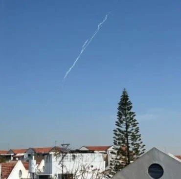 اليمن يدك مطار "بن غوريون" وهدفاً في يافا المحتلة وحاملة الطائرات الأميركية "ترومان"