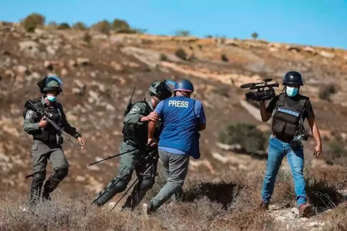 "الصحفيين الدولية" توثق الانتهاكات التي تعرض لها الصحفيين الفلسطينيين في سجون العدو الصهيوني