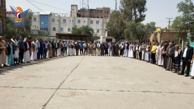 وقفة لمنتسبي الضرائب في ذمار تبارك الإنجاز الأمني بكشف خلايا التجسس