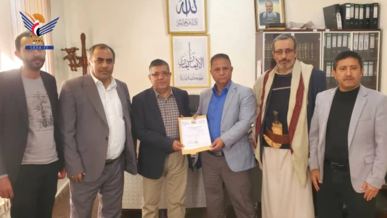 مكافحة الفساد تتسلّم إقرار مدير مكتب الصحة والبيئة بأمانة العاصمة