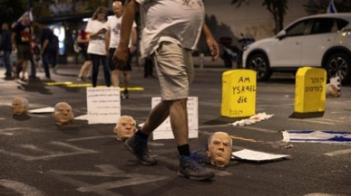 "معاريف": "إسرائيل" منبوذة دولياً وتواجه تسونامي دبلوماسي