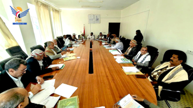 محلي حجة يناقش مستوى إنجاز مشاريع عام 1446هـ