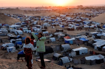 المنظمات الأهلية: غزة بحاجة لـ300 ألف خيمة إيواء بعد فقدان أكثر من مليون ونصف منازلهم المنظمات الأهلية: غزة بحاجة لـ300 ألف خيمة إيواء بعد فقدان أكثر من مليون ونصف منازلهم