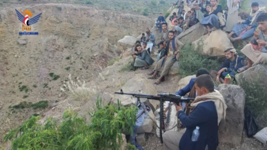 مسيرات وعرض ومناورة لخريجي الدورات العسكرية المفتوحة في حجة