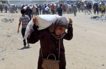 مصائد الموت "الصهيو أمريكية".. امتهان للنساء الباحثات عن الطعام