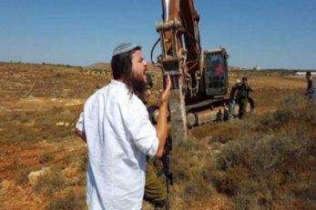 مستوطنون يعتدون على الفلسطينيين وممتلكاتهم  بالضفة الغربية