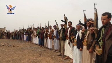 صنعاء .. وقفة قبلية في مديرية الطيال تنديدًا بجرائم الكيان الصهيوني في غزة