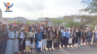 مسيرة حاشدة بلحج تحت شعار "ثابتون مع غزة في مواجهة التصعيد الأمريكي الإسرائيلي" 