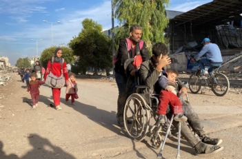 العدو الإسرائيلي يجبر الفلسطينيين على النزوح قسرا من مناطق جديدة في مدينة غزة