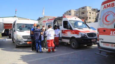 الهلال الأحمر الفلسطيني ينفذ عملية إجلاء جديدة لـ33 مريضاً من قطاع غزة عبر معبر رفح