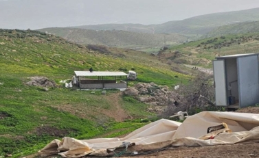 11 عائلة فلسطينية في بلدة المغير ترحل بسبب اعتداءات العدو الصهيوني ومستوطنيه 