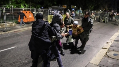 شرطة العدو الصهيوني تخلي بالقوة عشرات المتظاهرين أمام الكنيست