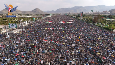 خروج مليوني بالعاصمة صنعاء وفاء للشهداء وتأكيدا على الاستمرار في إسناد غزة مهما كانت التضحيات