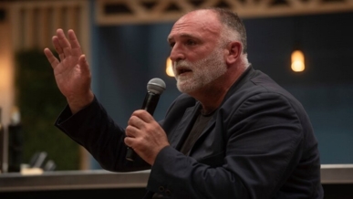 مؤسس "المطبخ المركزي العالمي": "إسرائيل" استهدفت عمالنا بشكل منهجي سيارة تلو الأخرى