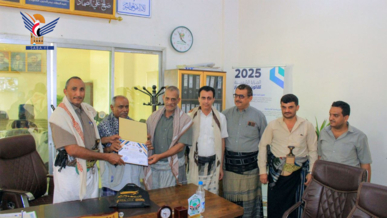 السلطة المحلية بالحديدة تُكرم رئيس مصلحة الدفاع المدني السابق اللواء إبراهيم المؤيد