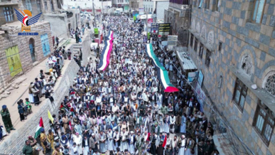 أبناء المحويت يحتشدون في 71 مسيرة تأكيدا على الثبات في مواجهة التصعيد الأمريكي الاسرائيلي