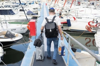 المستوطنون يفرّون بالبحر هربًا من الصواريخ الإيرانية