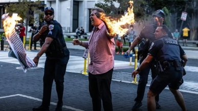 صحفي أمريكي "يحرق نفسه" أمام البيت الأبيض دعمًا لغزة واحتجاجا على دعم بلاده للإبادة