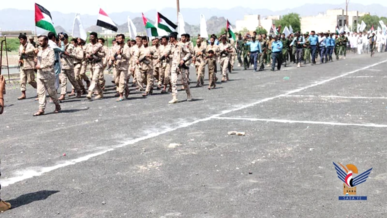 تعز.. عرض عسكري لخريجي دورات "طوفان الأقصى" بمديرية مقبنة