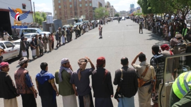 أبناء مديرية صالة بتعز يعلنون النفير العام والجهوزية لمواجهة التصعيد الأمريكي