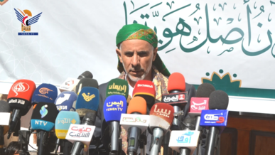 القائم بأعمال رئيس الوزراء يشارك في إحياء عيد جمعة رجب في الجامع الكبير بصنعاء