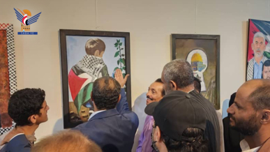 وزير الثقافة والسياحة يفتتح المعرض التشكيلي "صرخة غزة"