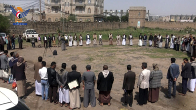 وقفات لهيئة الأراضي ومكتب الزراعة ومزرعة رصابة في ذمار  