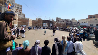 وقفة لأبناء مديرية صنعاء القديمة تبارك الإنجاز الأمني