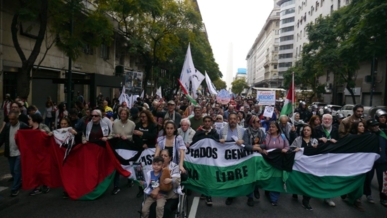 مظاهرة حاشدة في الأرجنتين تنديدا بجريمة الإبادة في قطاع غزة