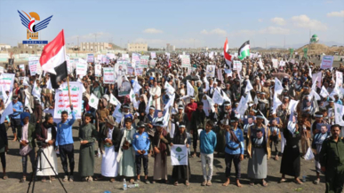 حشود كبرى في 38 ساحة بتعز تحت شعار "مع غزة وفلسطين في مواجهة القتلة والمستكبرين"