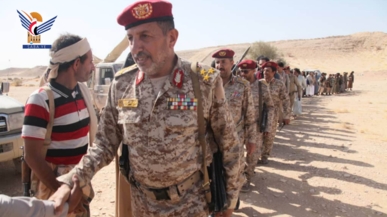 قيادات وزارة الدفاع ورئاسة هيئة الأركان تختتم الزيارات العيدية للمرابطين في الجبهات