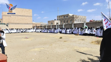 وقفة لمنتسبي المعهد الصحي بذمار تنديدًا بالإساءة الأمريكية للقرآن الكريم