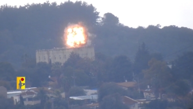 المقاومة اللبنانية تستهدف مبنىً لجنود العدو في "شوميرا" والتجهيزات التجسسية في "دوفيف"