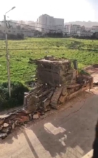 العدو الصهيوني يُجرف شارعًا في مدينة جنين ويغلق بوابة عطارة شمال رام الله